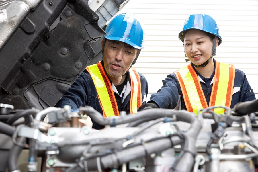 トラックの点検整備スタッフ 未経験可 サポート体制充実 充実の福利