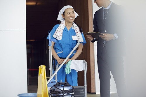 清掃員ページ 大型商業施設の清掃スタッフ 未経験可 週2日～勤務可 無料駐車場あり