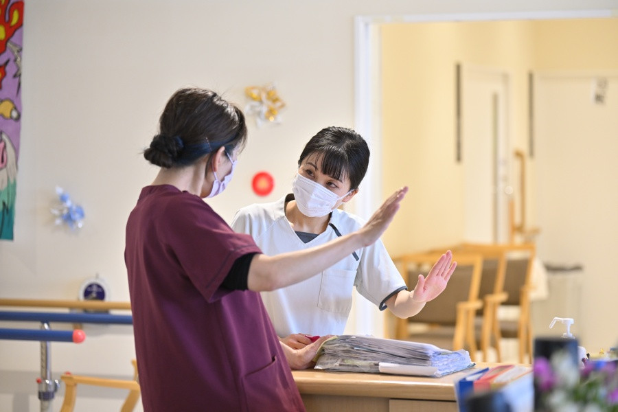 看護師パート 特別養護老人ホーム 日勤のみ シフト制 完全週休二日制