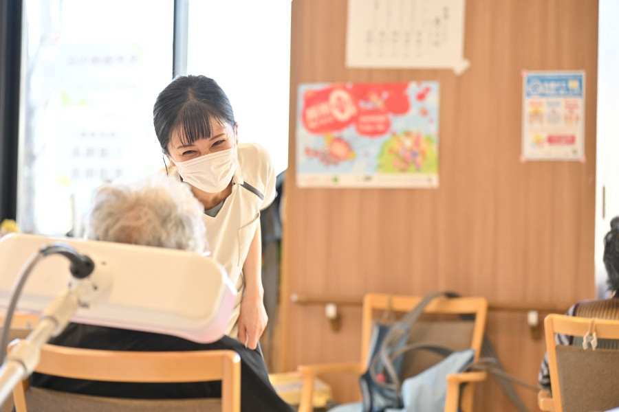 看護師パート 特別養護老人ホーム 日勤のみ シフト制 完全週休二日制