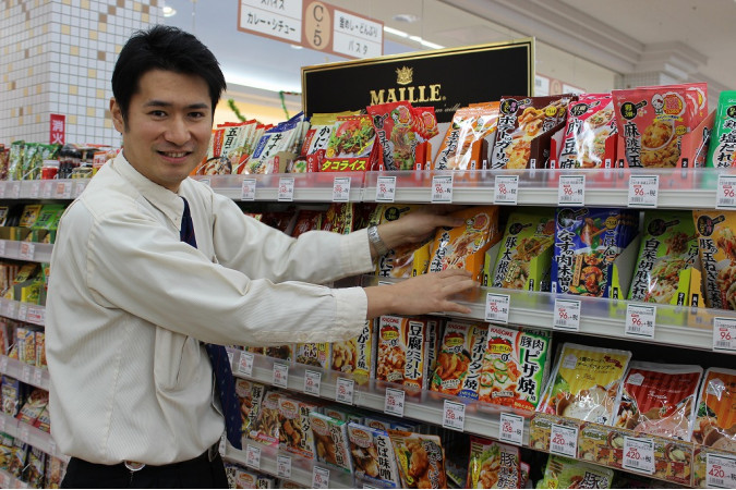 食品スーパー「FEEL」の商品陳列 | 株式会社 フィールコーポレーション | 採用サイト